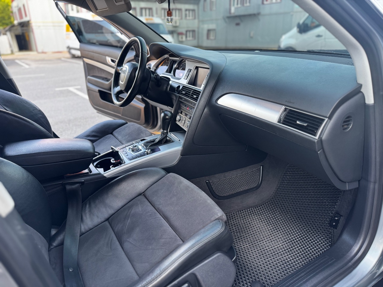 Audi A6 - фото 27