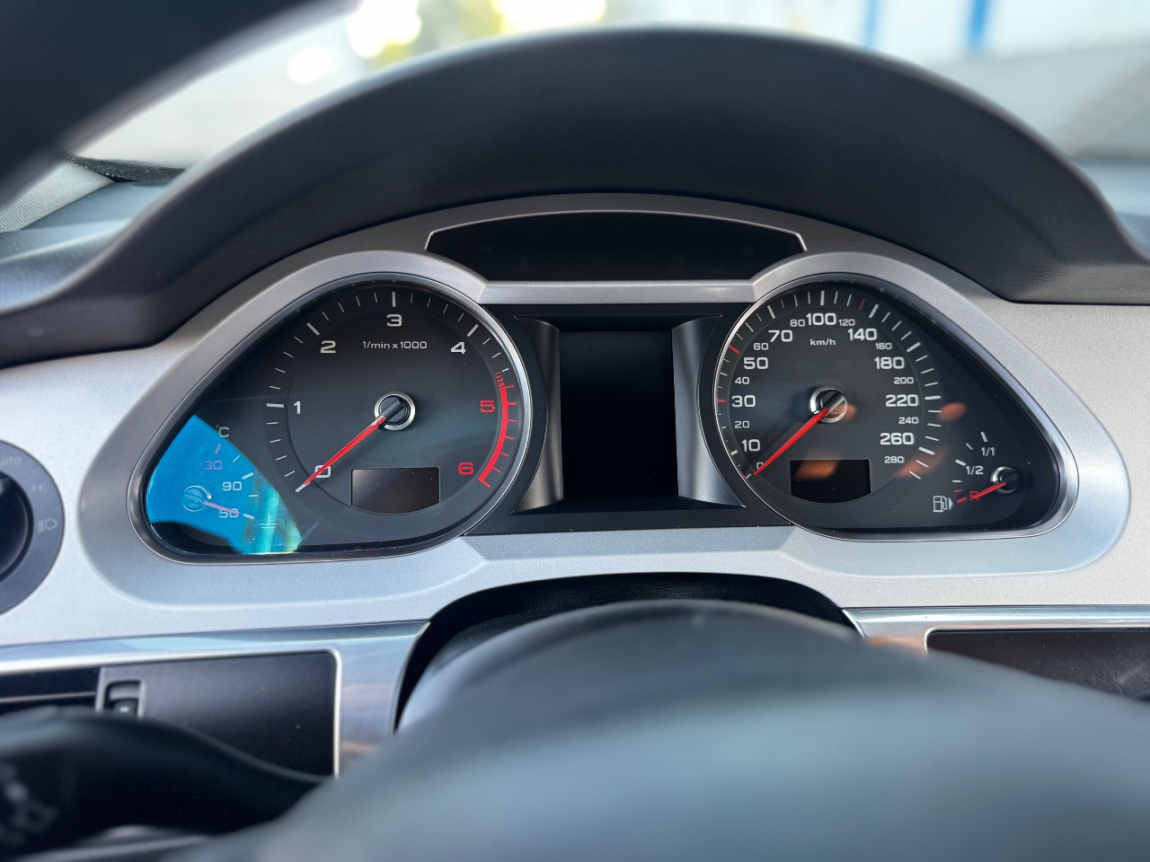 Audi A6 - фото 30