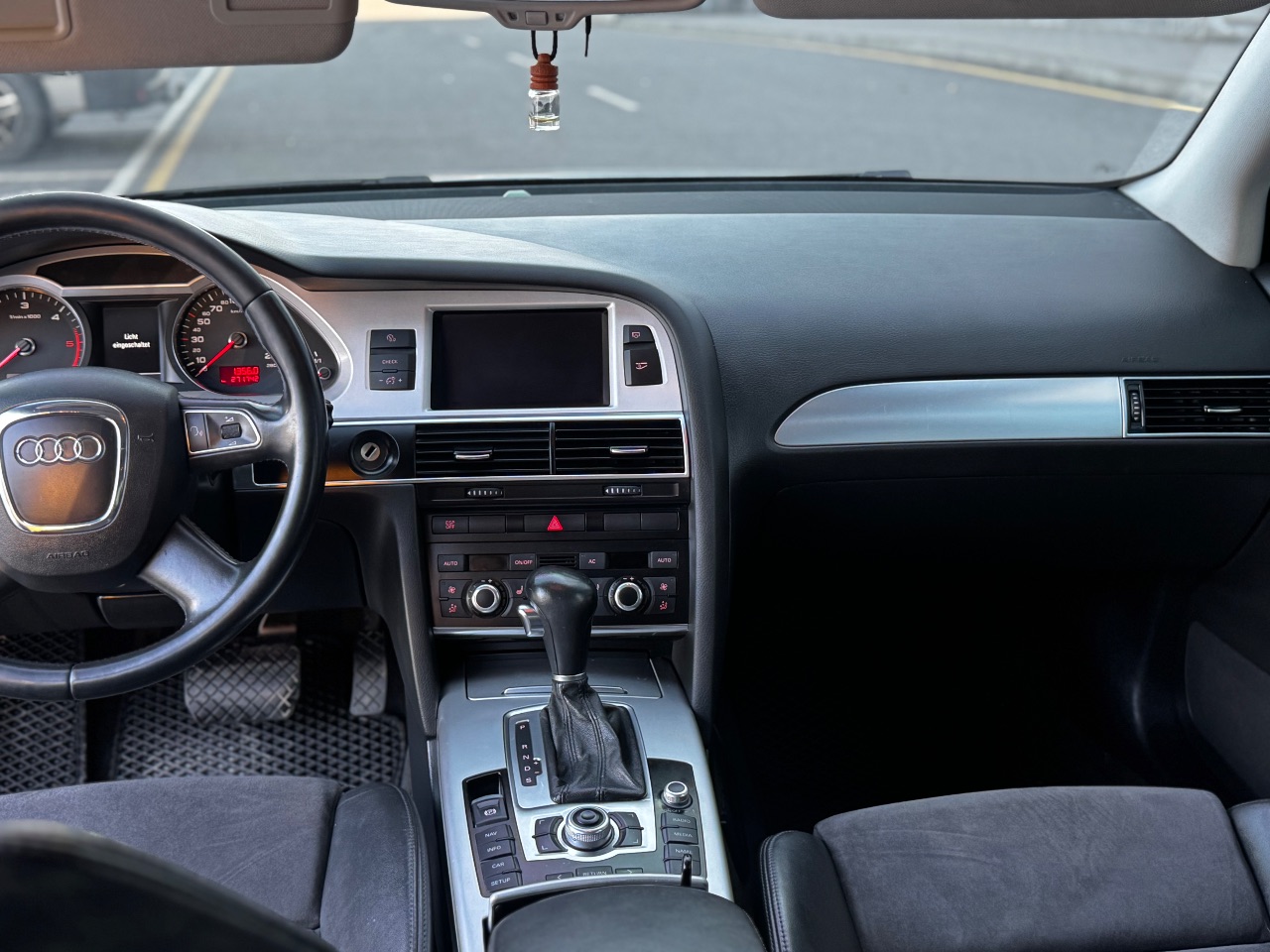 Audi A6 - фото 18