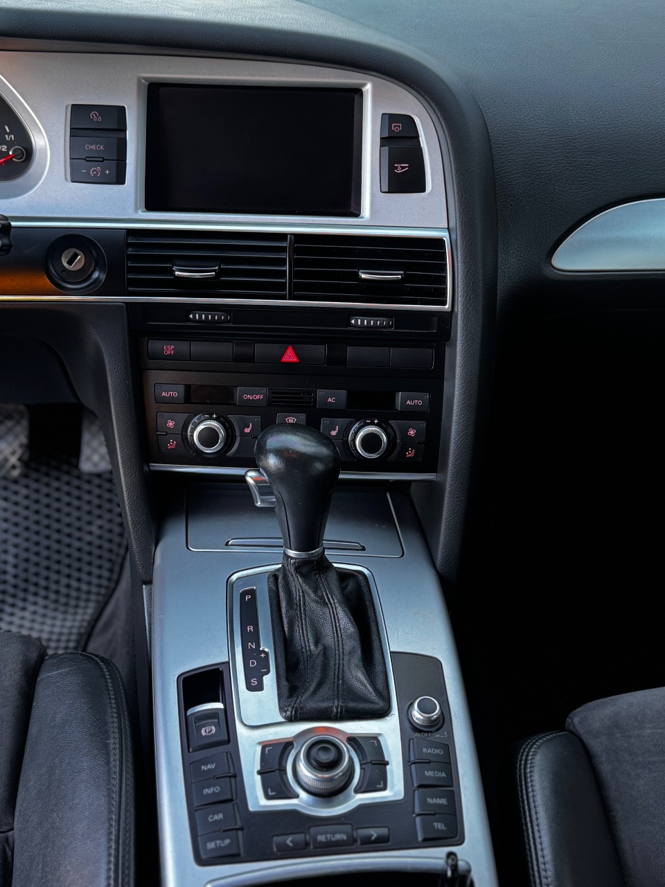 Audi A6 - фото 19