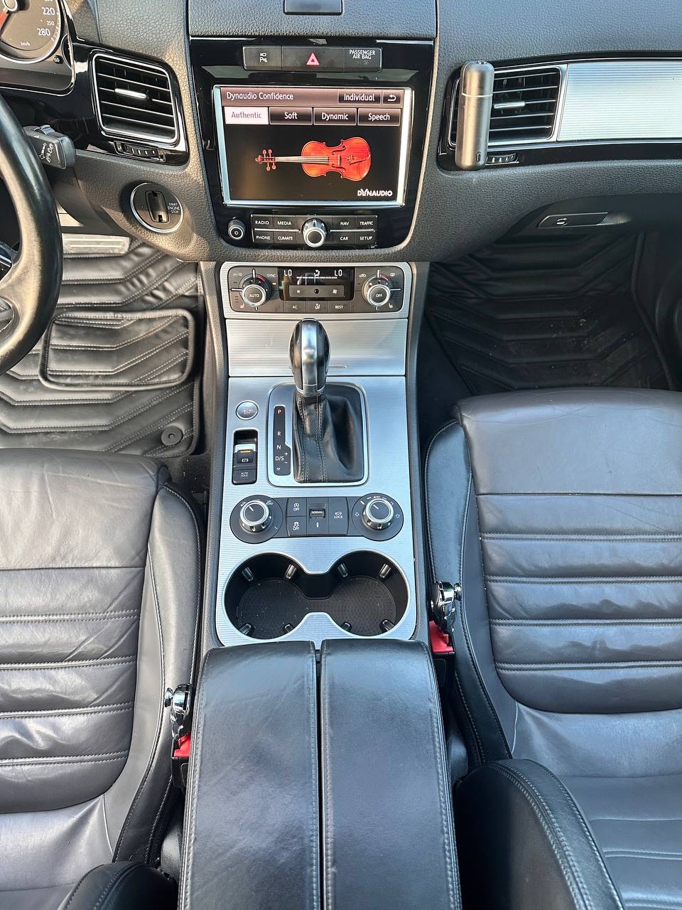Volkswagen Touareg - фото 9