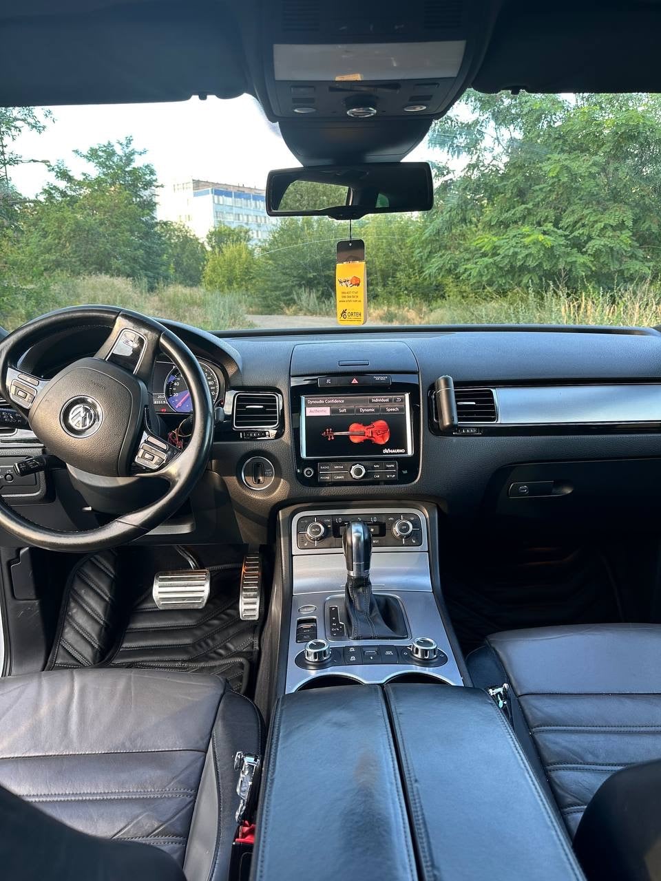 Volkswagen Touareg - фото 12