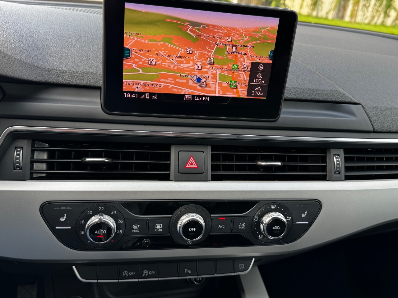 Audi A4 - фото 33