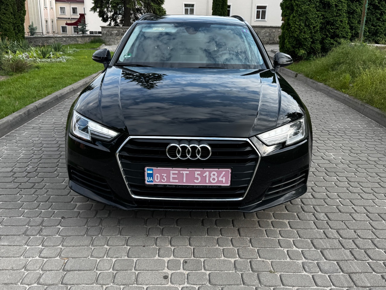 Audi A4 - фото 2