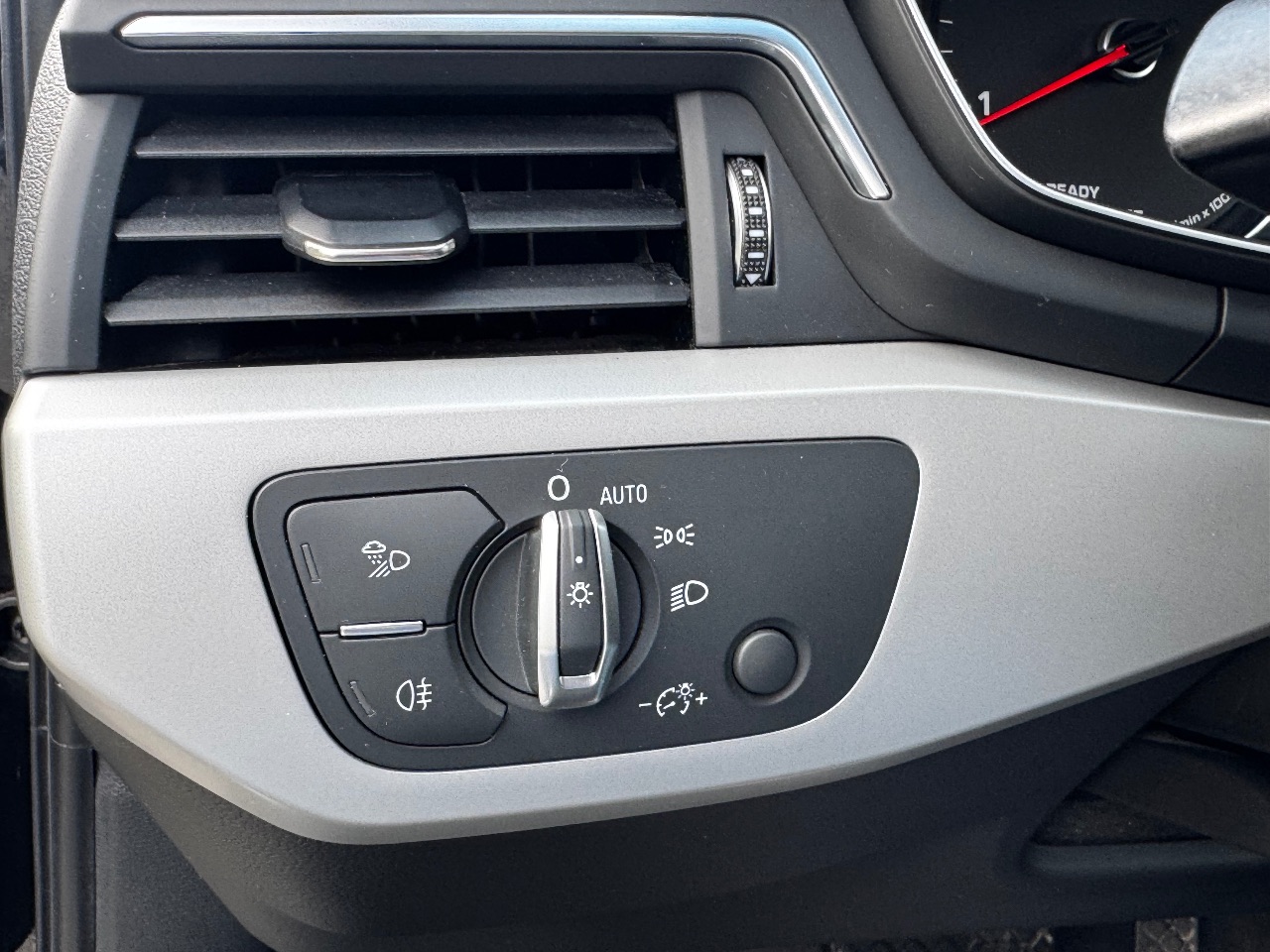 Audi A4 - фото 29