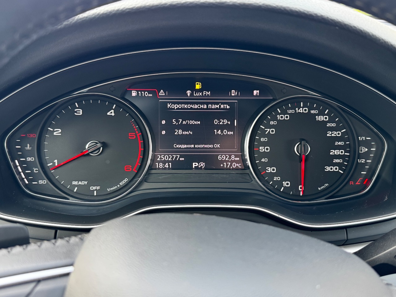 Audi A4 - фото 30