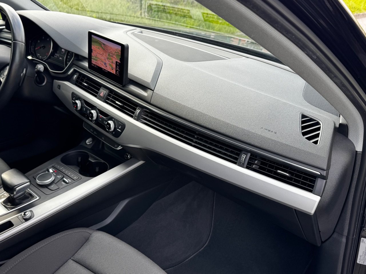 Audi A4 - фото 14