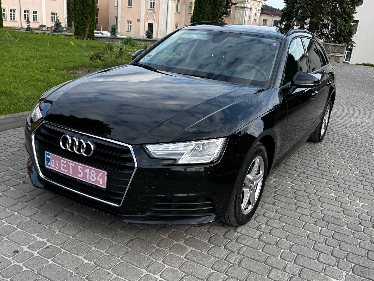 Audi A4 - фото 1