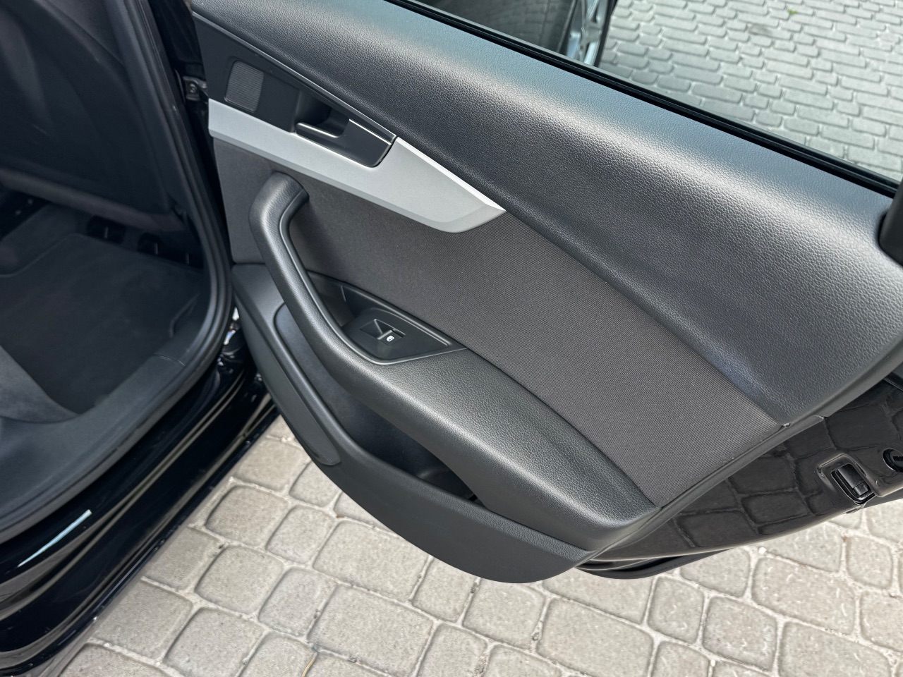 Audi A4 - фото 16