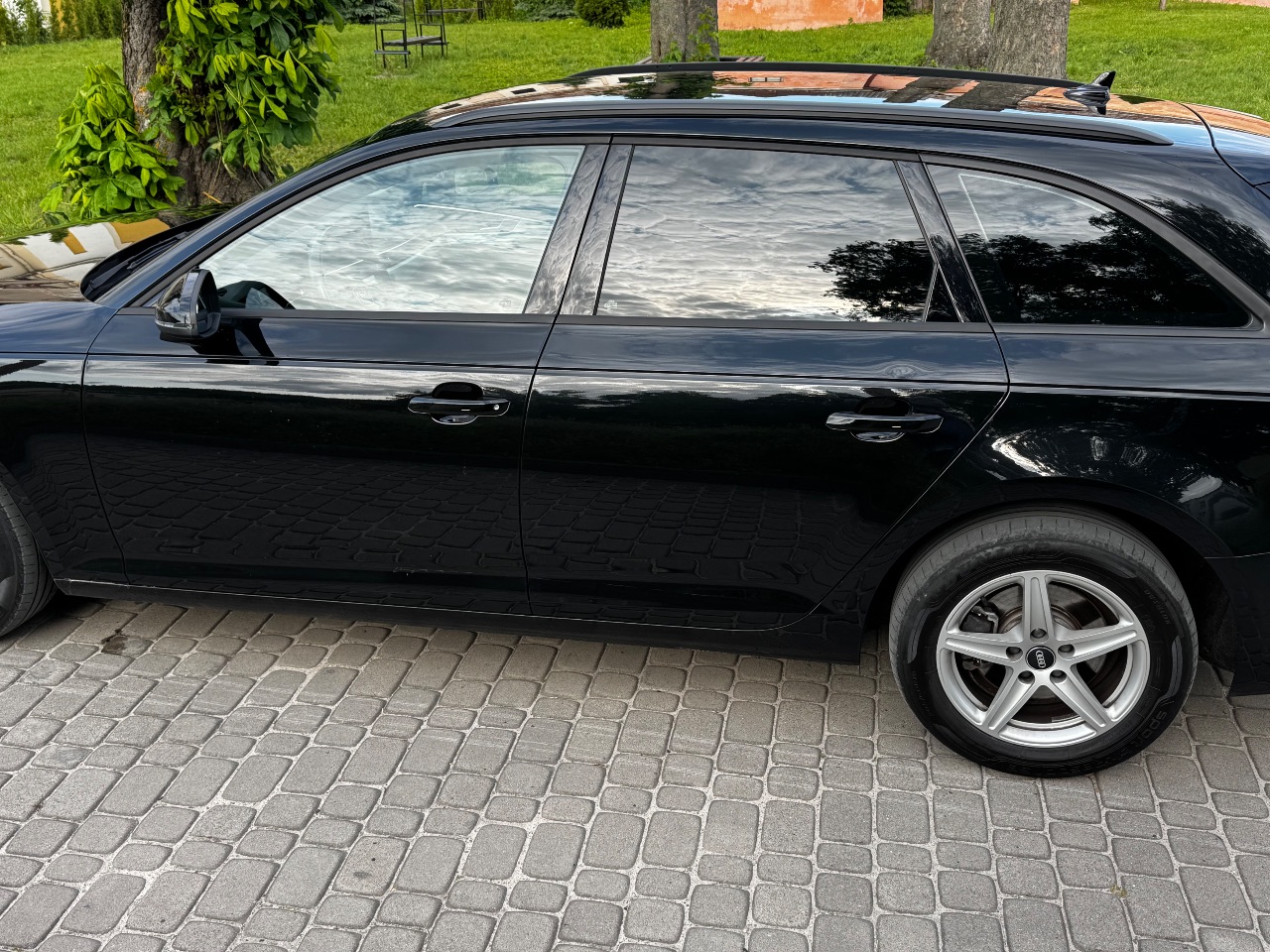 Audi A4 - фото 8