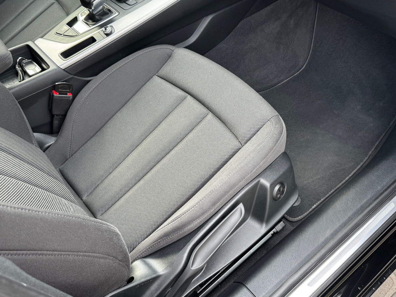 Audi A4 - фото 12