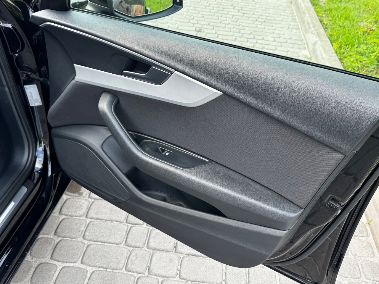 Audi A4 - фото 10