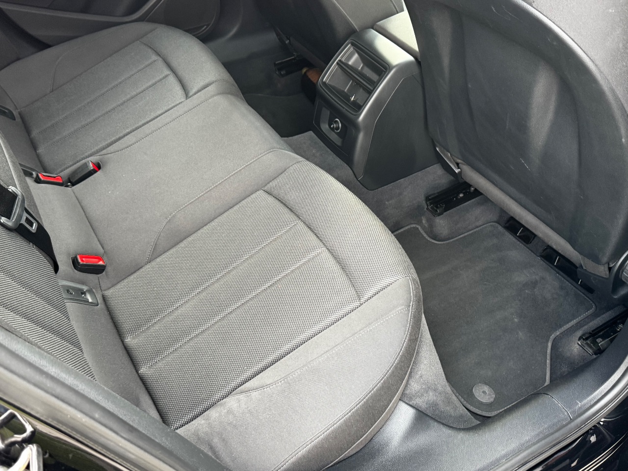 Audi A4 - фото 17