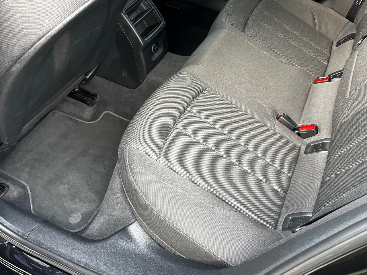 Audi A4 - фото 25