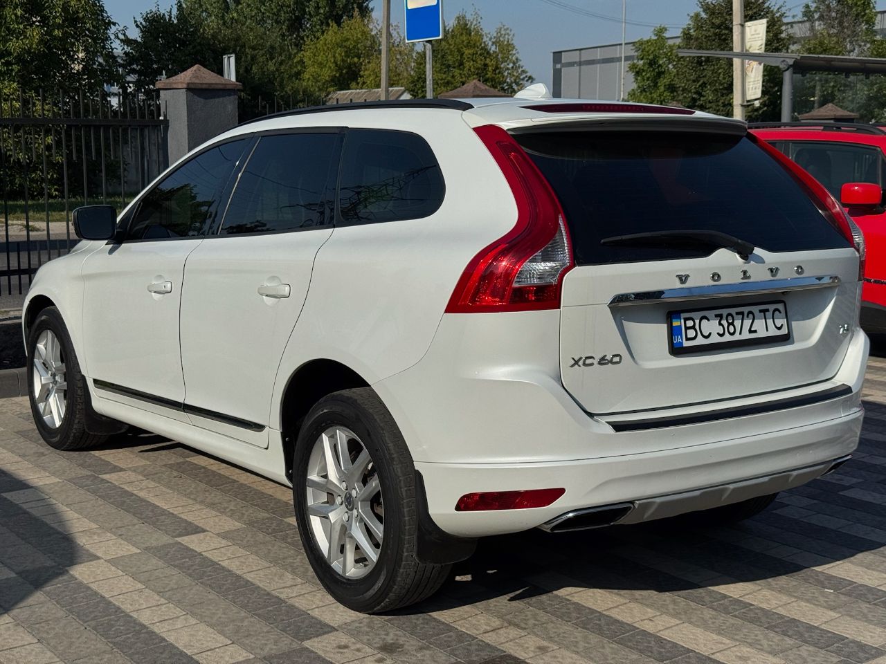 Volvo XC60 - фото 12