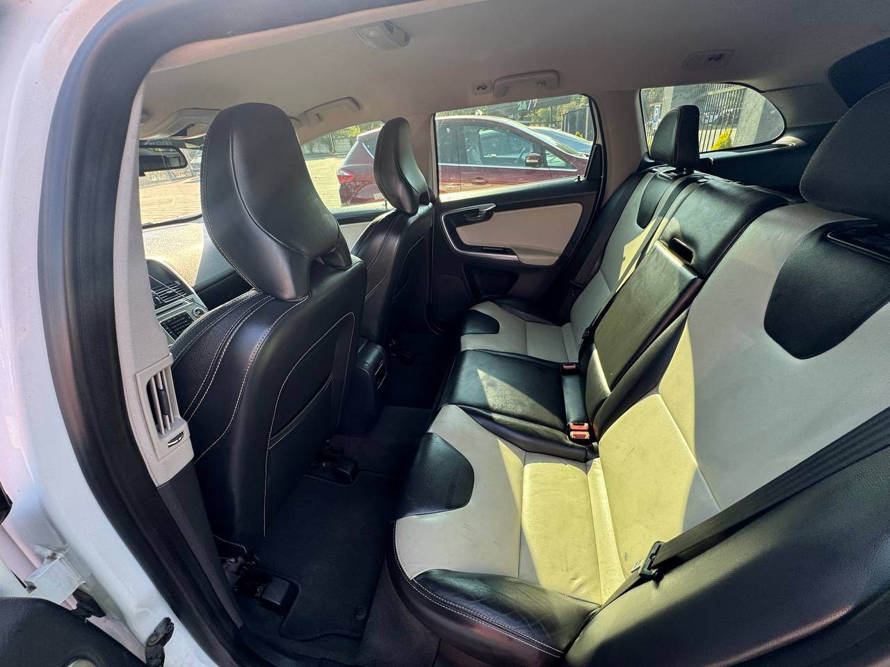 Volvo XC60 - фото 24