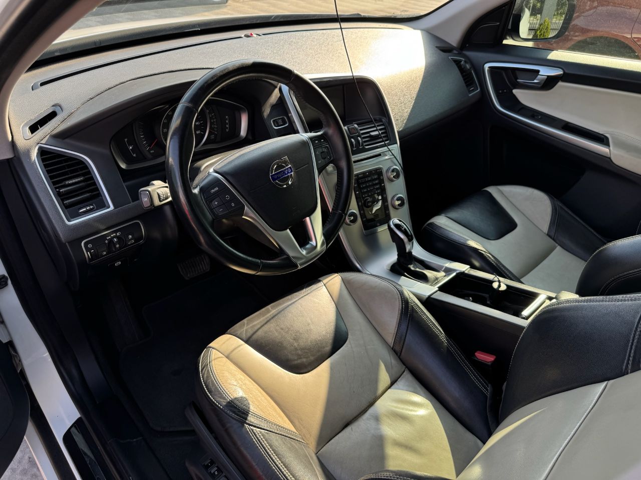 Volvo XC60 - фото 19