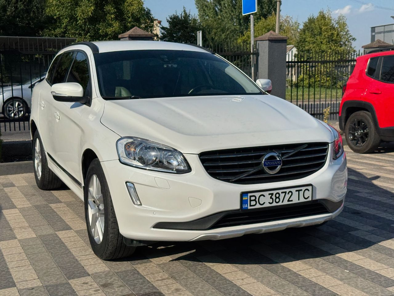 Volvo XC60 - фото 3