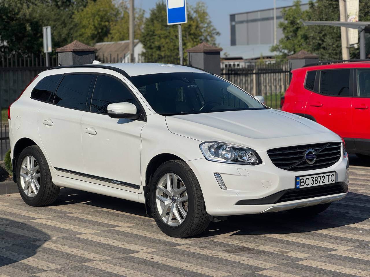 Volvo XC60 - фото 2