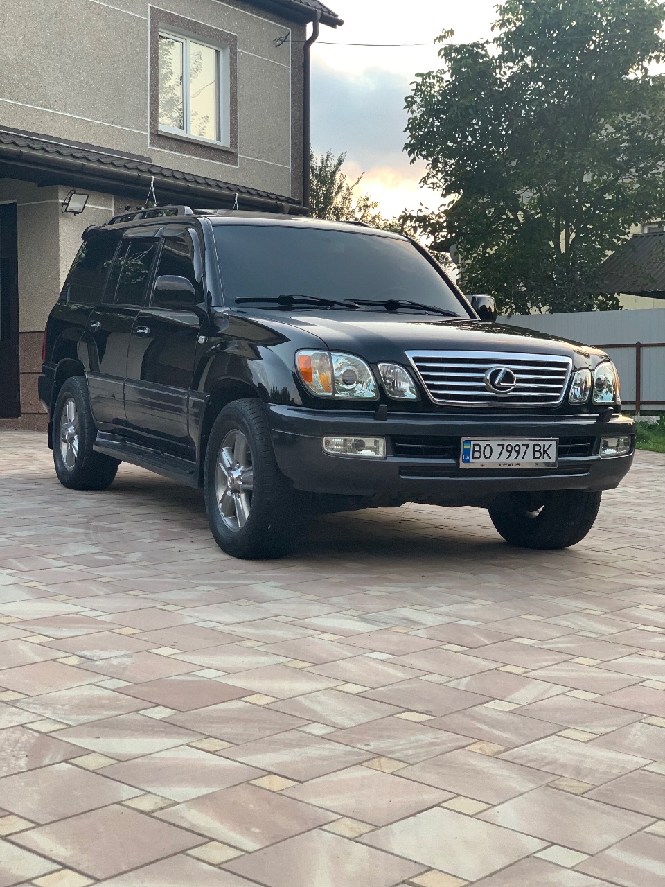 Lexus LX - фото 8