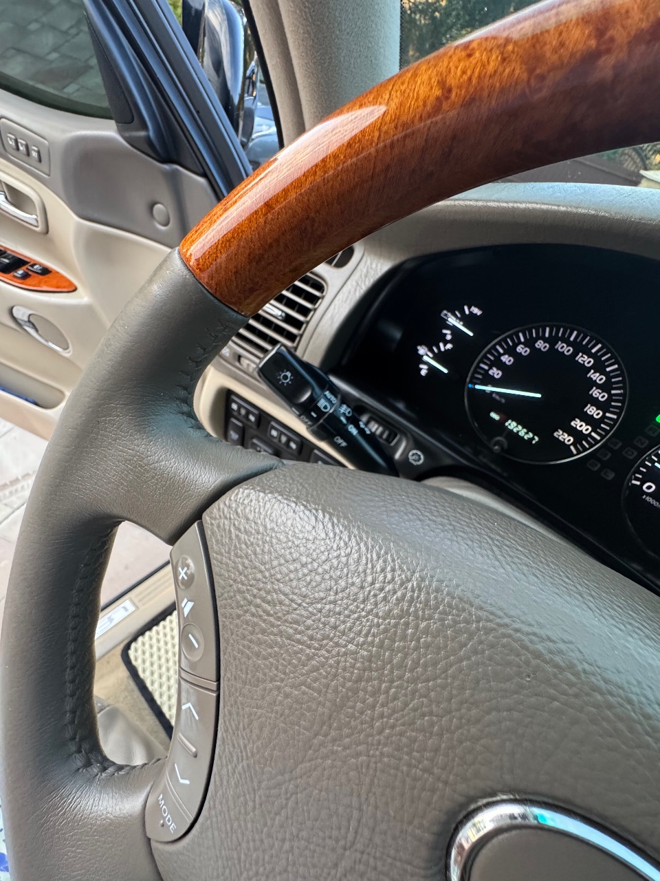 Lexus LX - фото 69