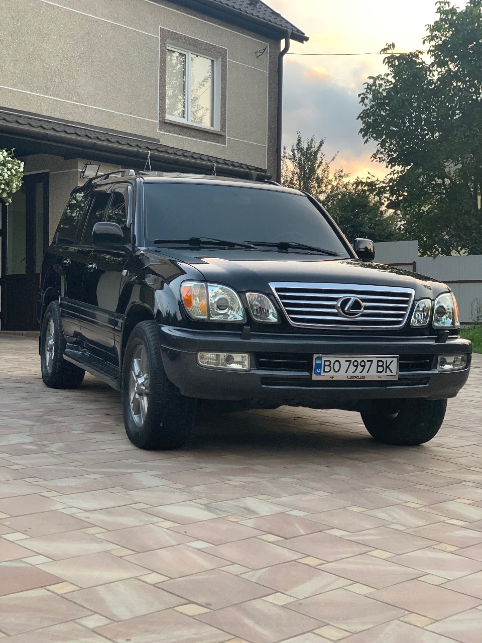 Lexus LX - фото 5