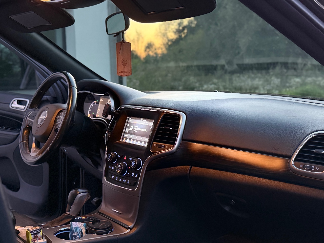 Jeep Grand Cherokee - фото 12