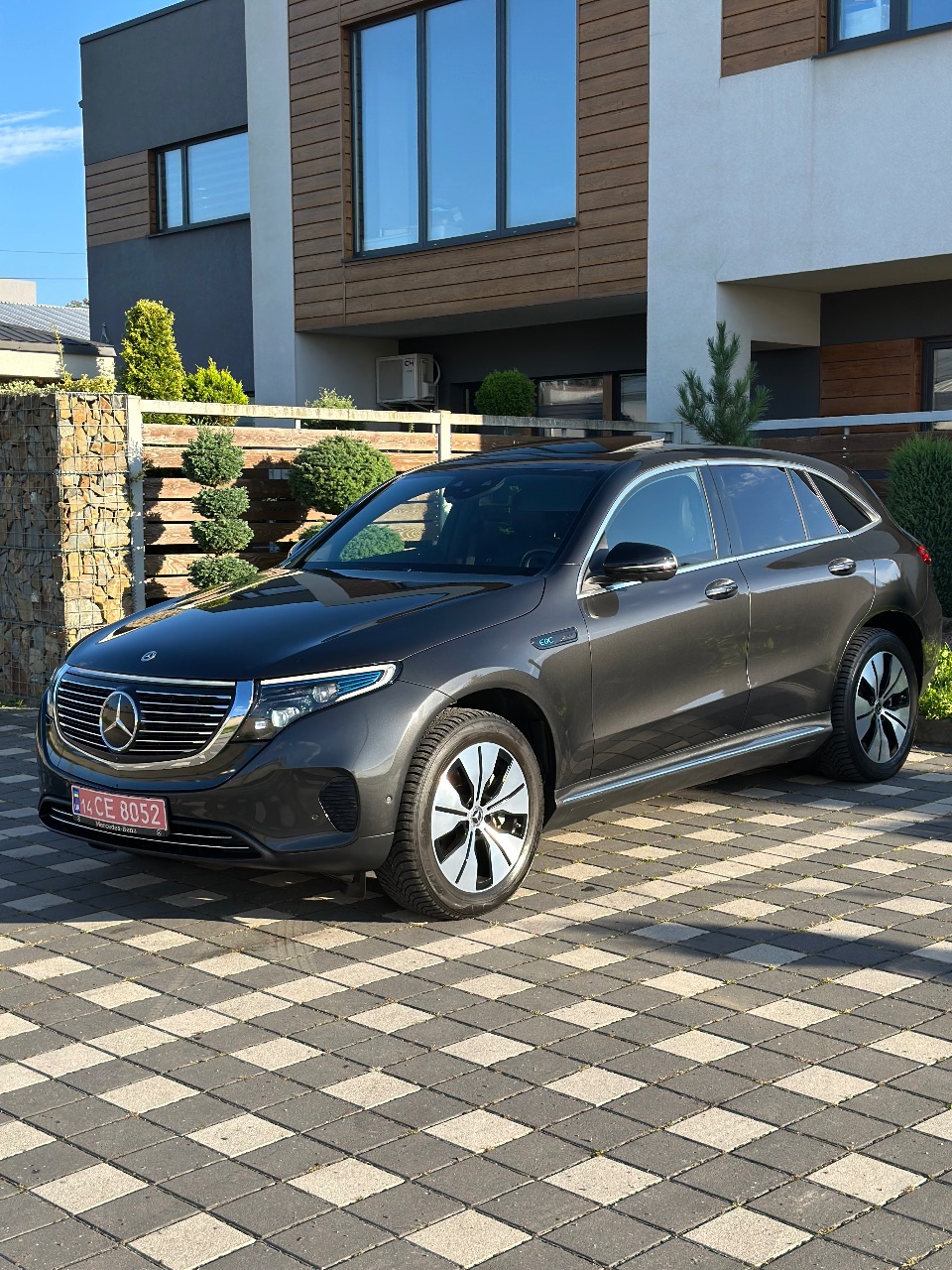 Mercedes-Benz EQC - фото 4