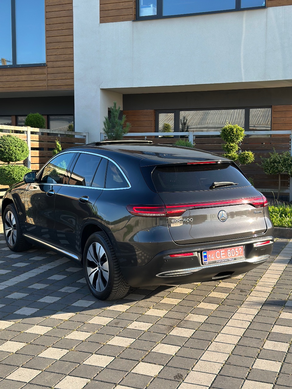 Mercedes-Benz EQC - фото 5