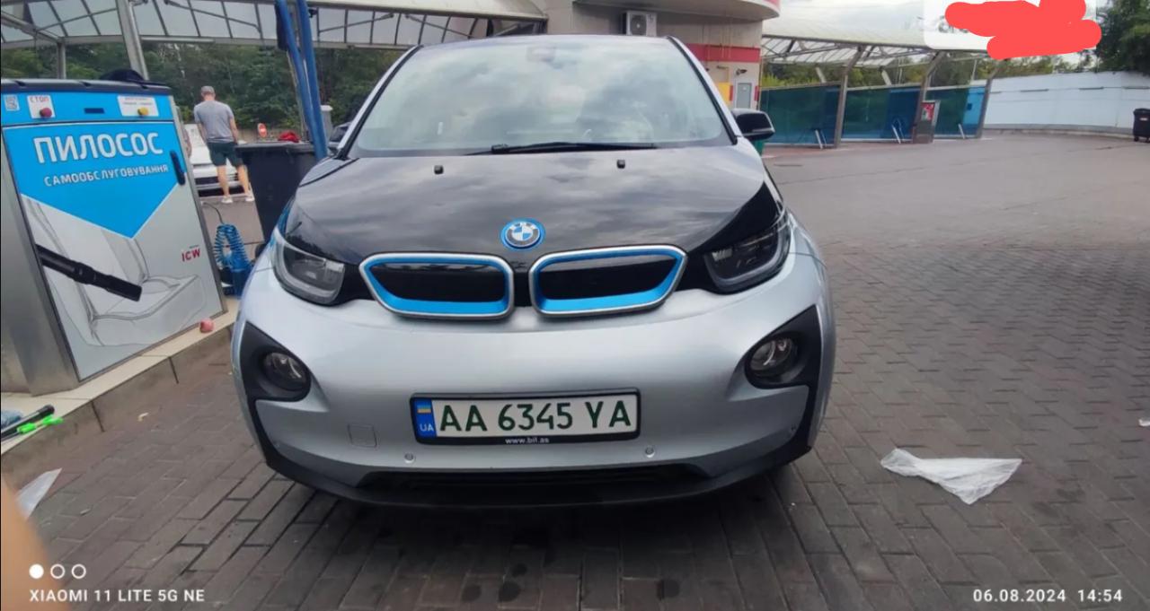 BMW i3 - фото 1