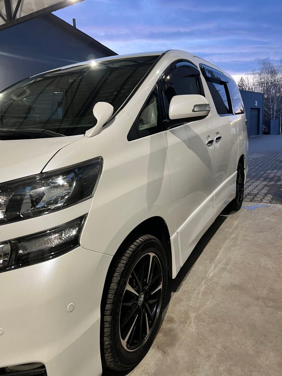Toyota Vellfire - фото 5