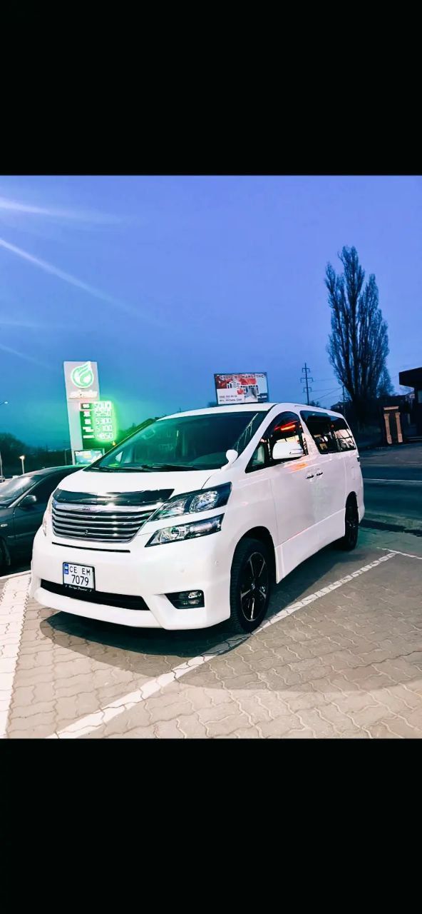 Toyota Vellfire - фото 1