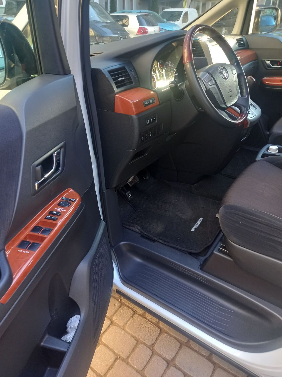 Toyota Vellfire - фото 14