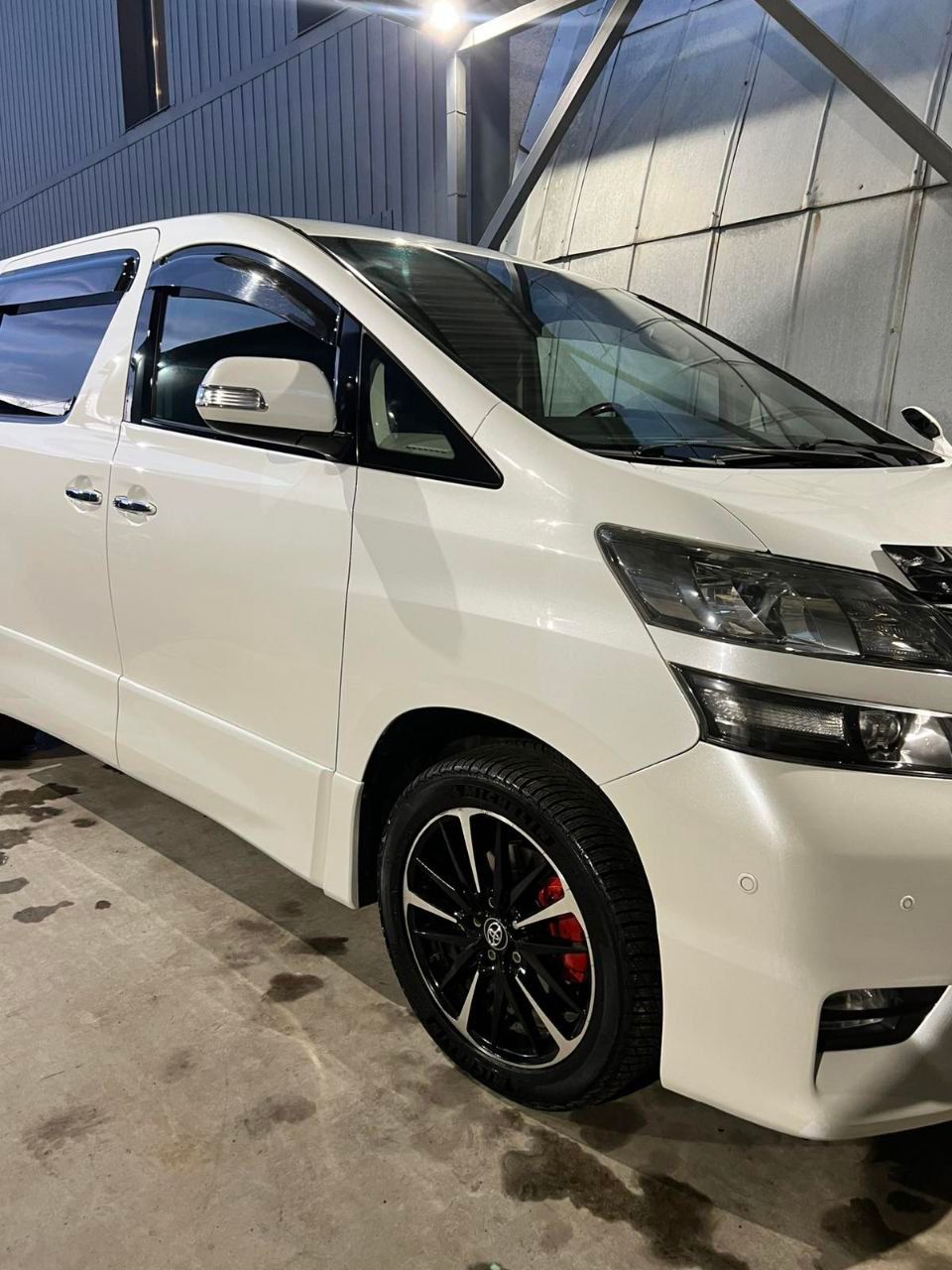 Toyota Vellfire - фото 4
