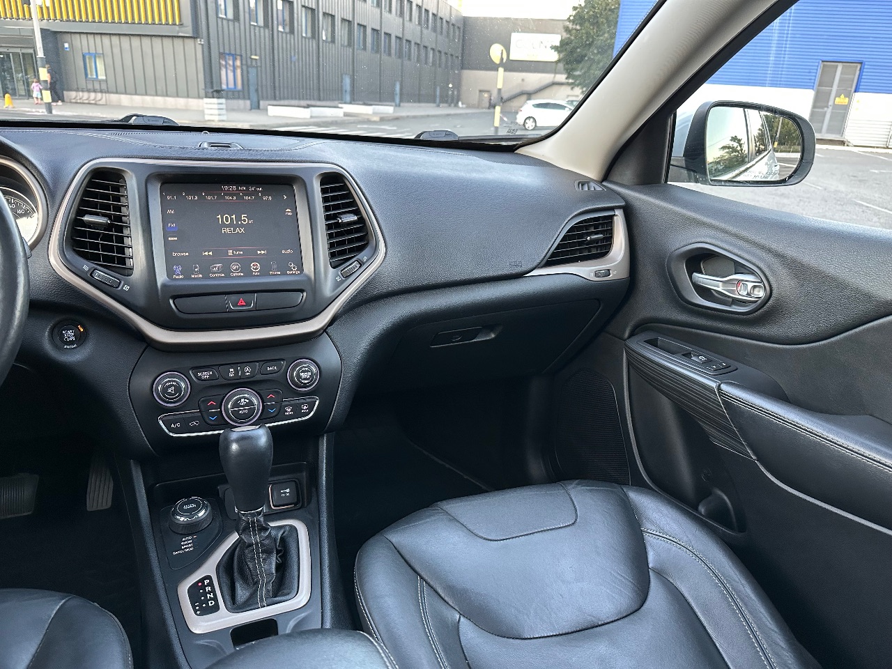 Jeep Cherokee - фото 28