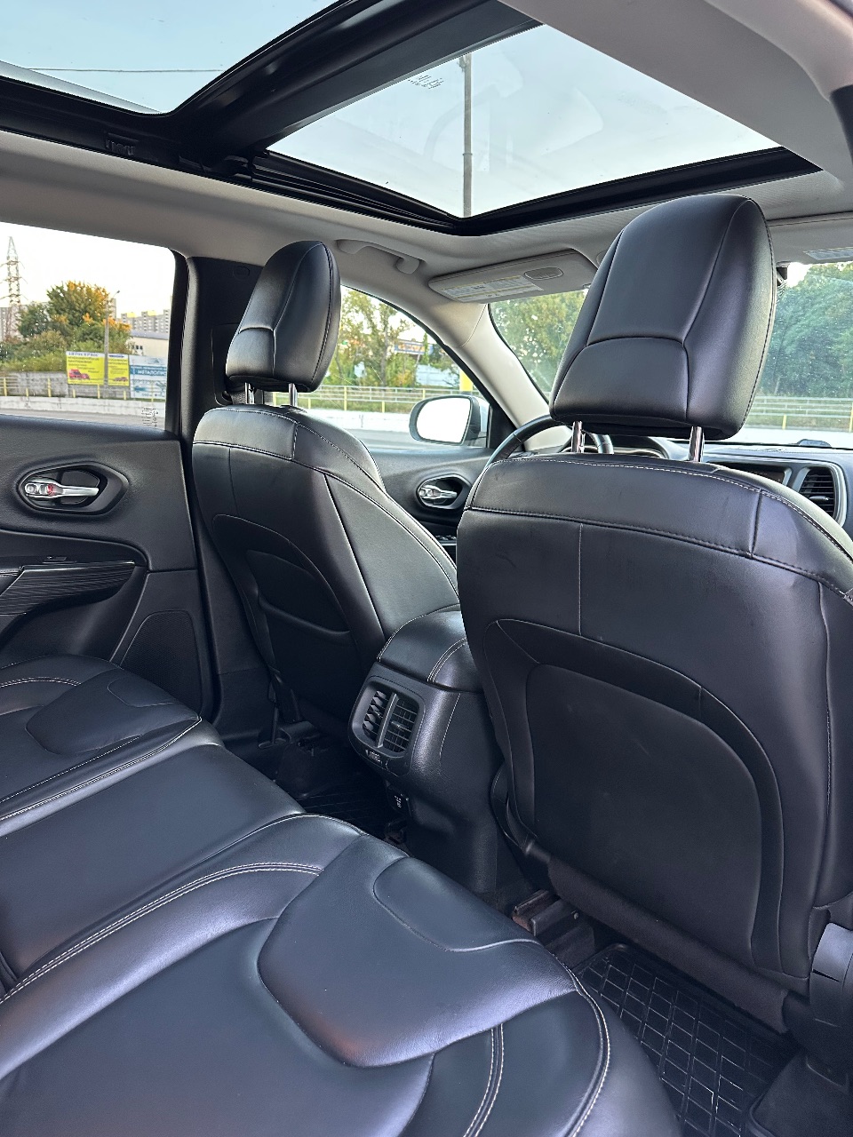 Jeep Cherokee - фото 17