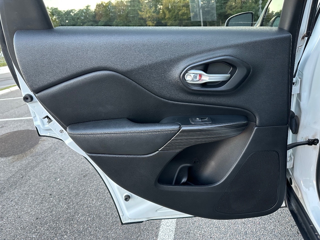 Jeep Cherokee - фото 16