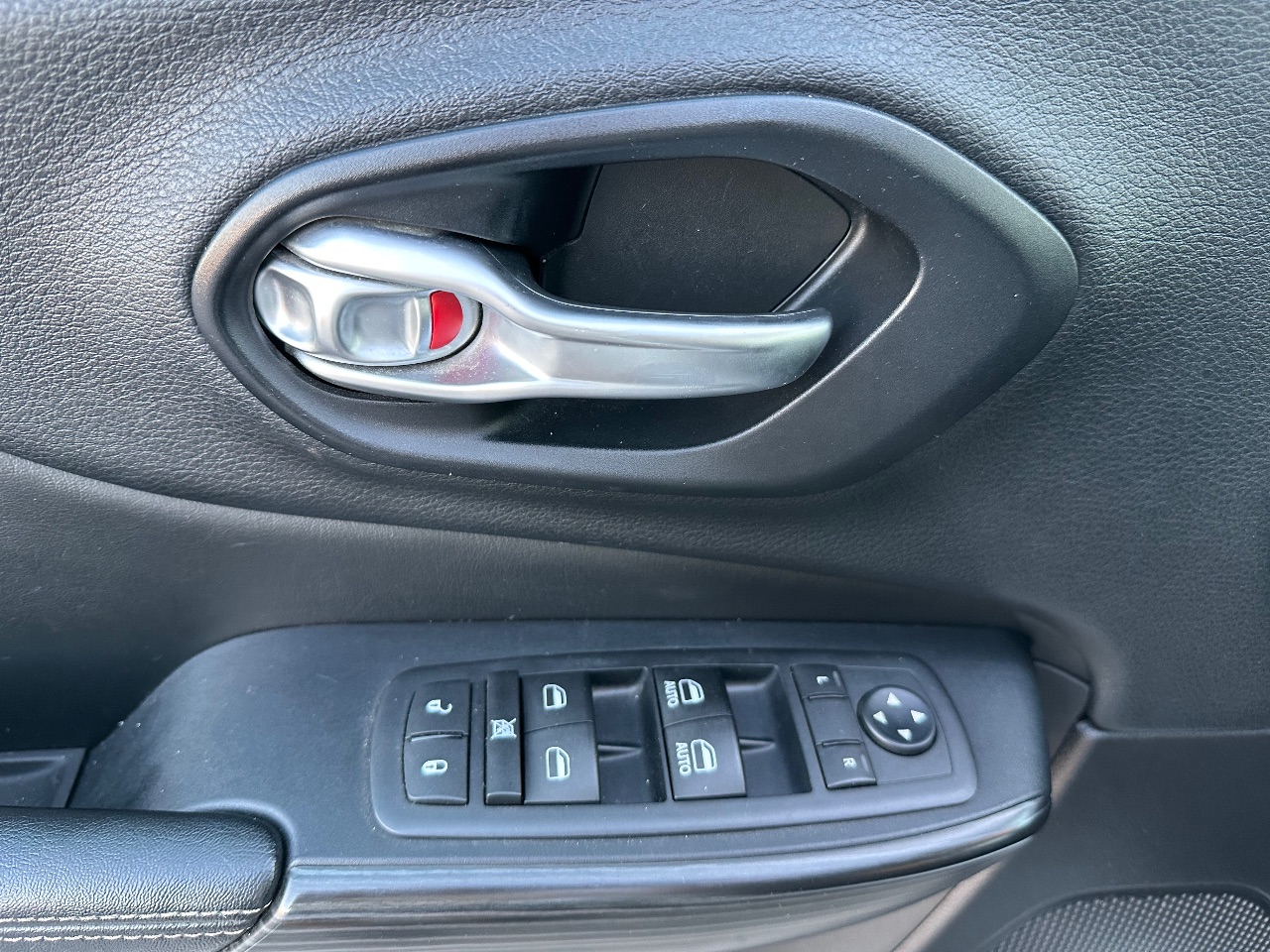 Jeep Cherokee - фото 13