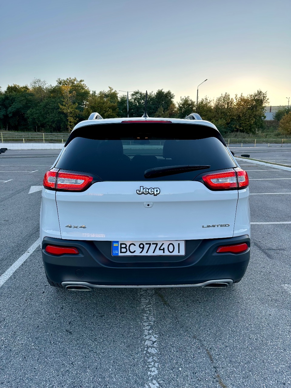 Jeep Cherokee - фото 4