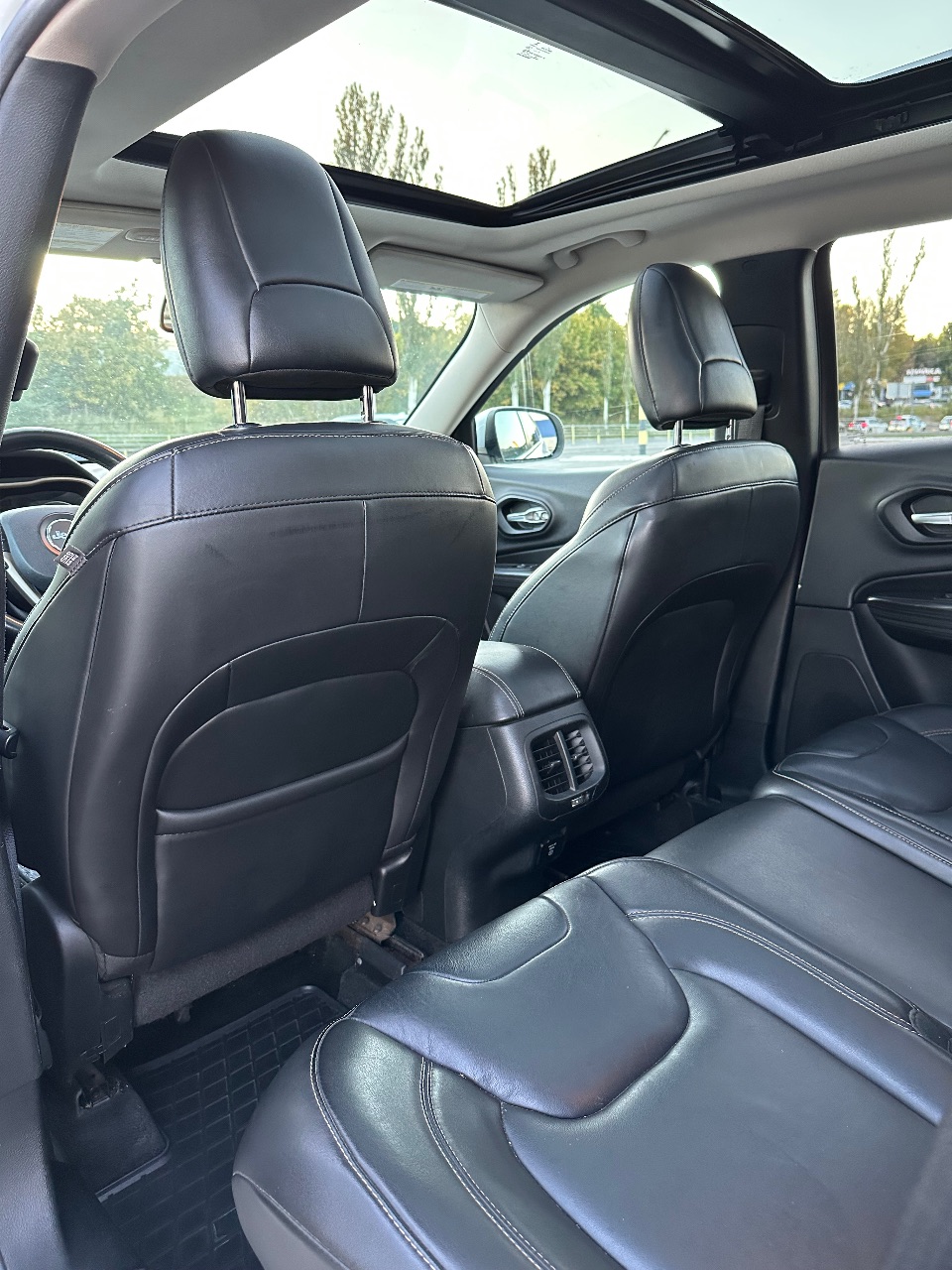 Jeep Cherokee - фото 14