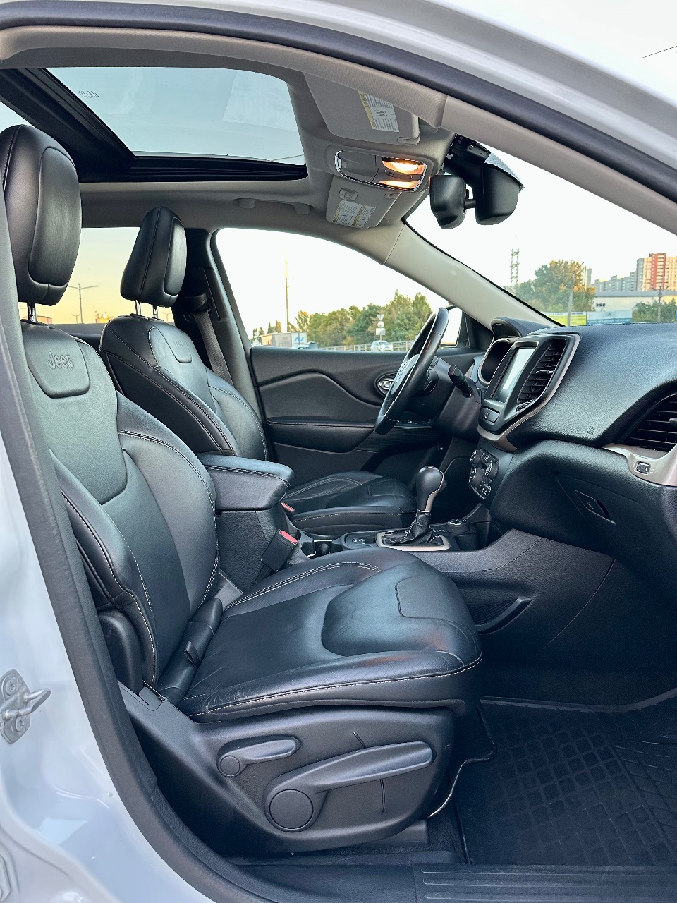 Jeep Cherokee - фото 21