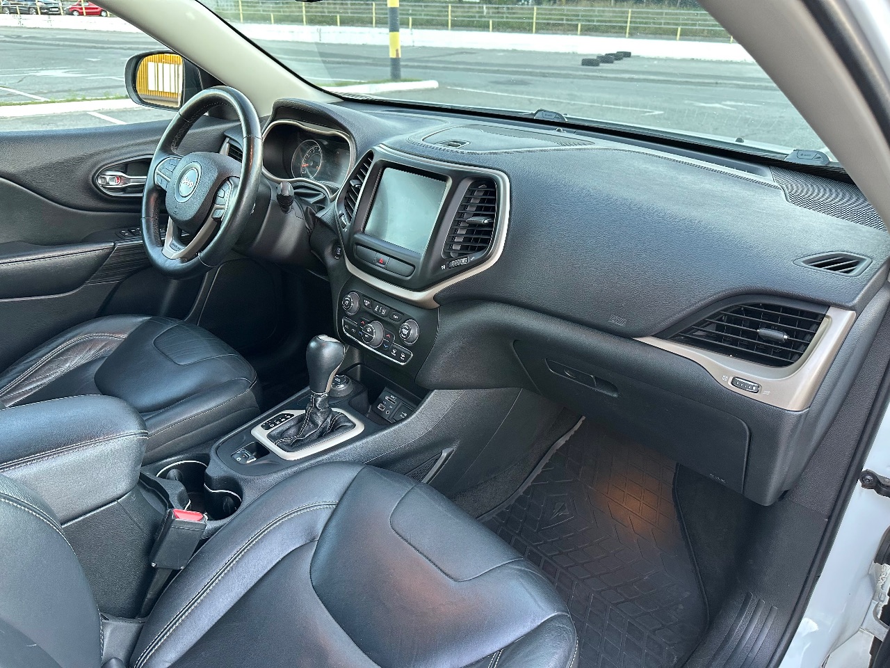 Jeep Cherokee - фото 20