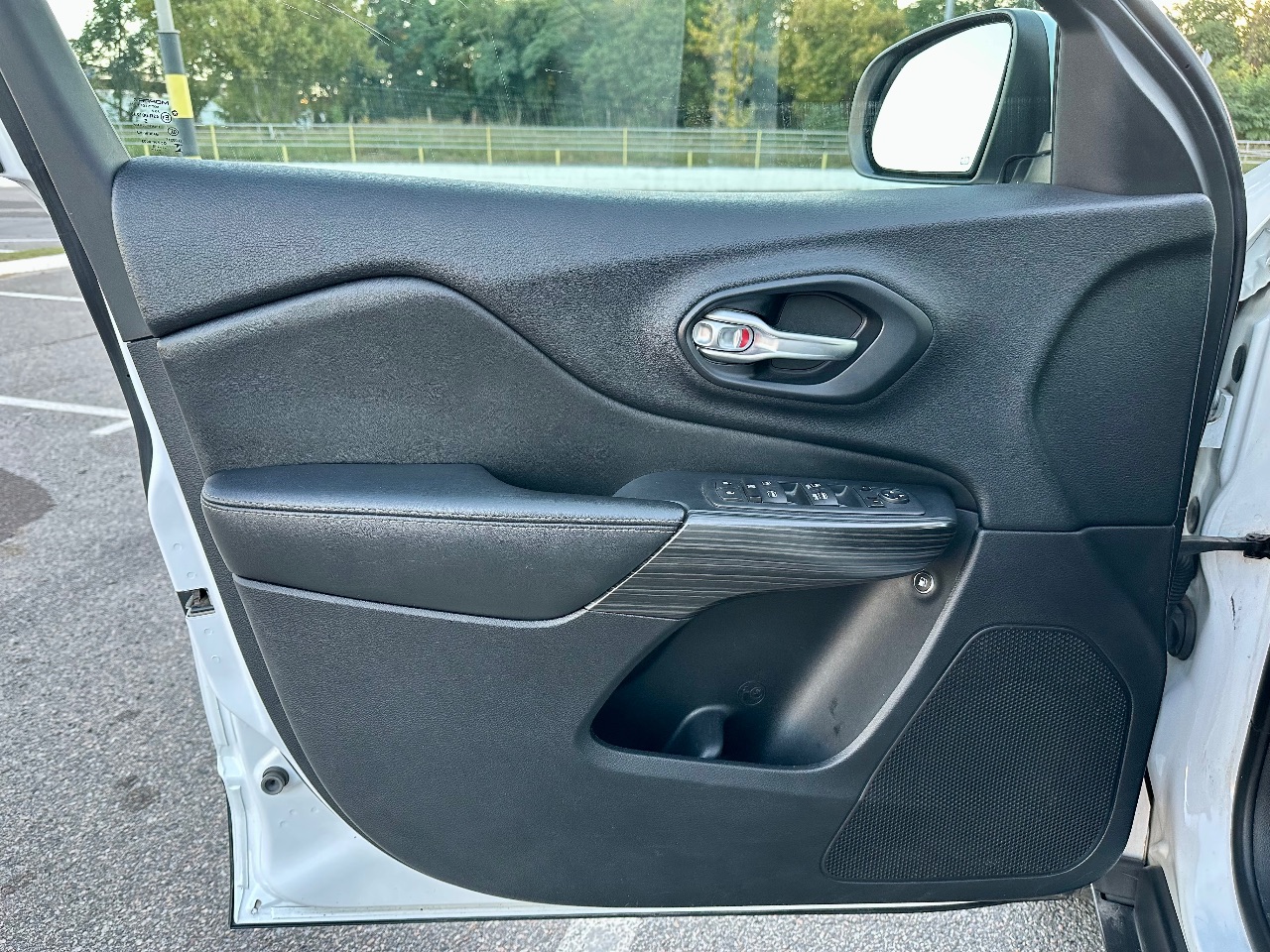 Jeep Cherokee - фото 12