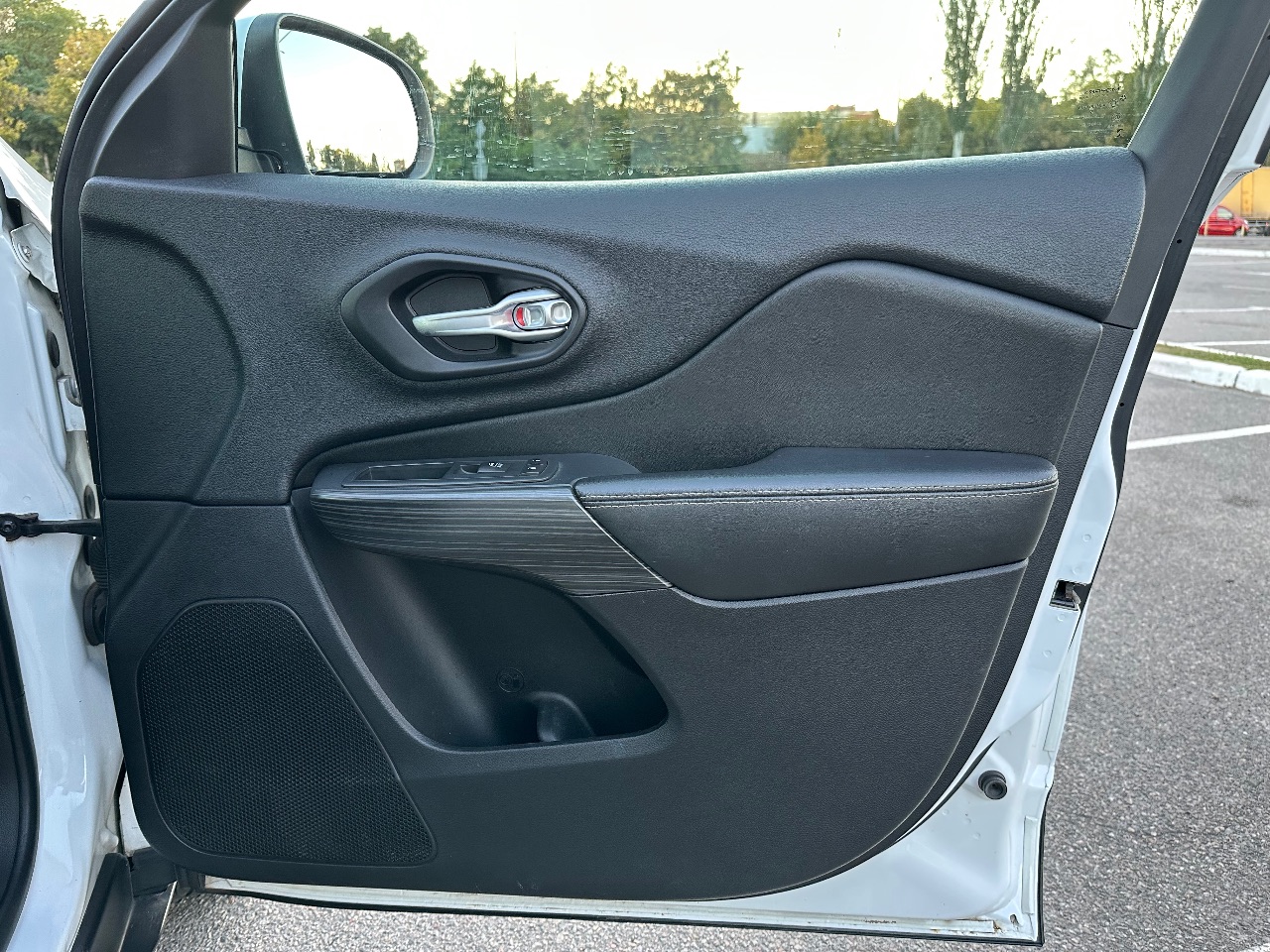 Jeep Cherokee - фото 24