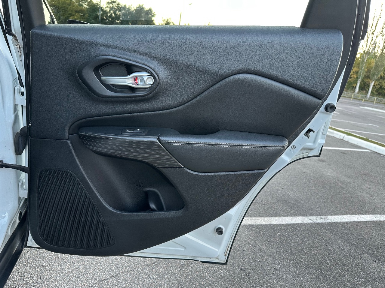 Jeep Cherokee - фото 19