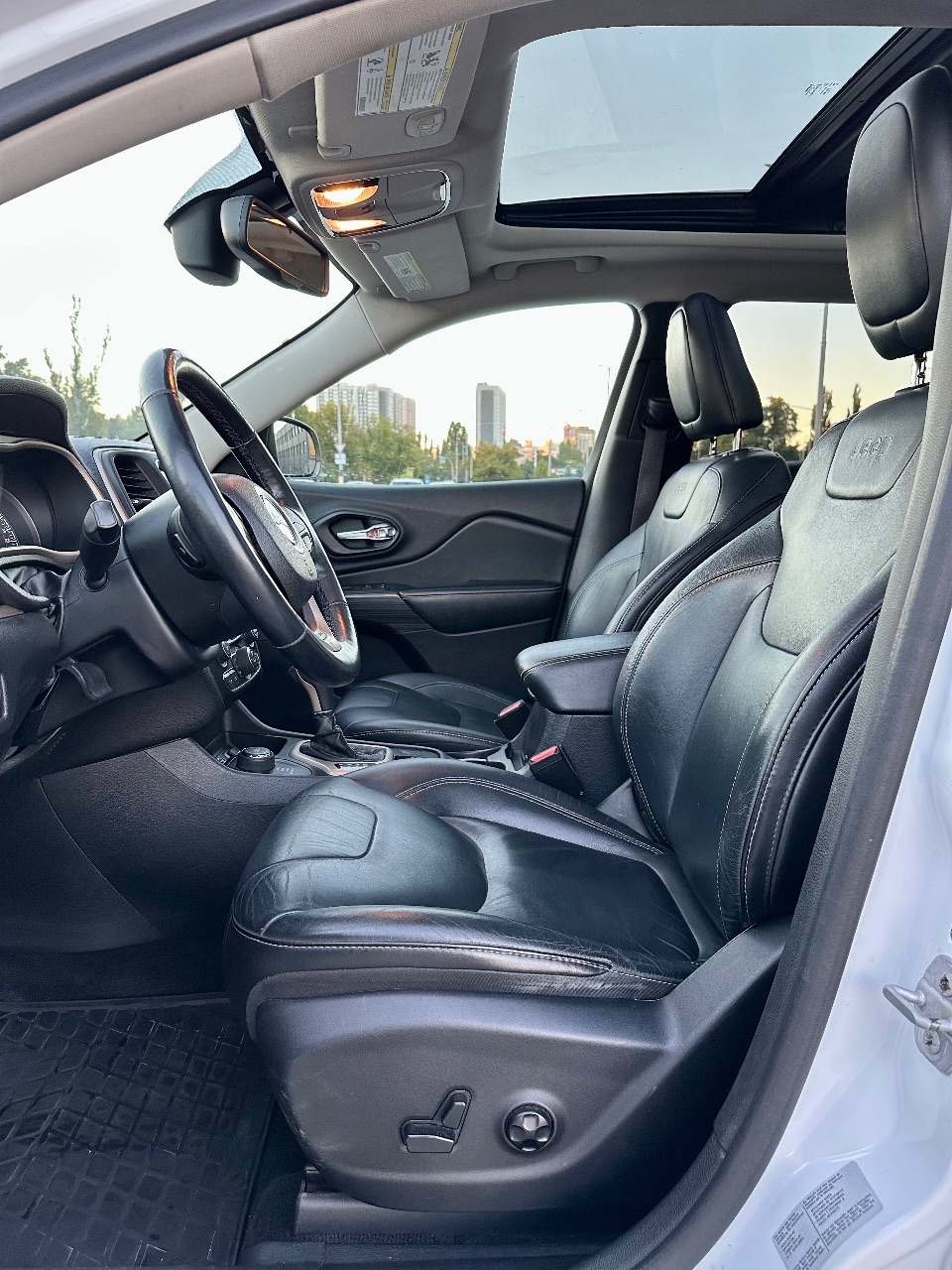 Jeep Cherokee - фото 10