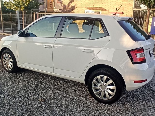 Skoda Fabia - фото 4