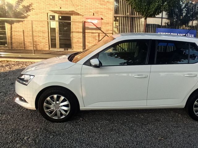 Skoda Fabia - фото 3