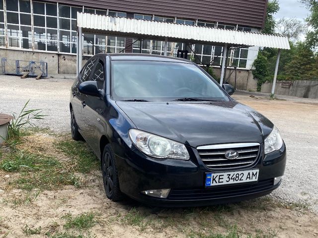 Hyundai Elantra - фото 2