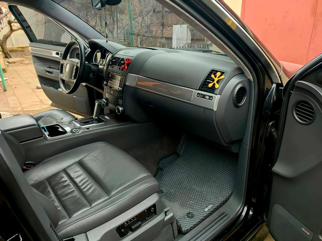 Volkswagen Touareg - фото 7